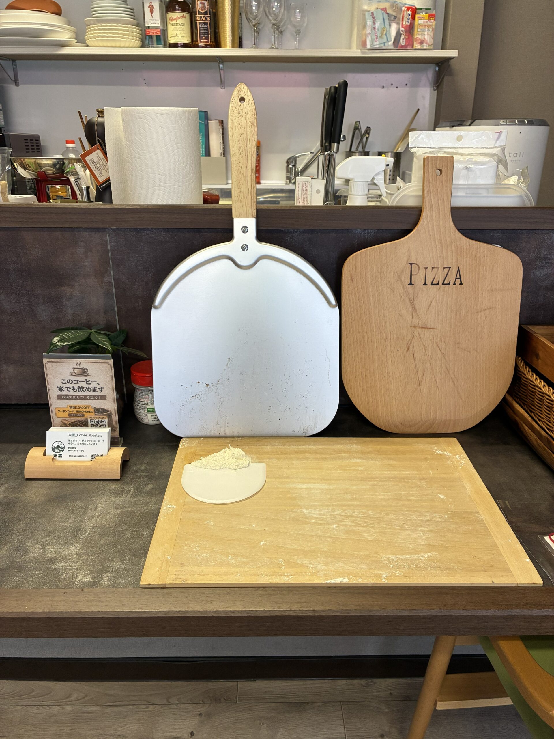 大阪・石橋の喫茶店ezu cafeの店内